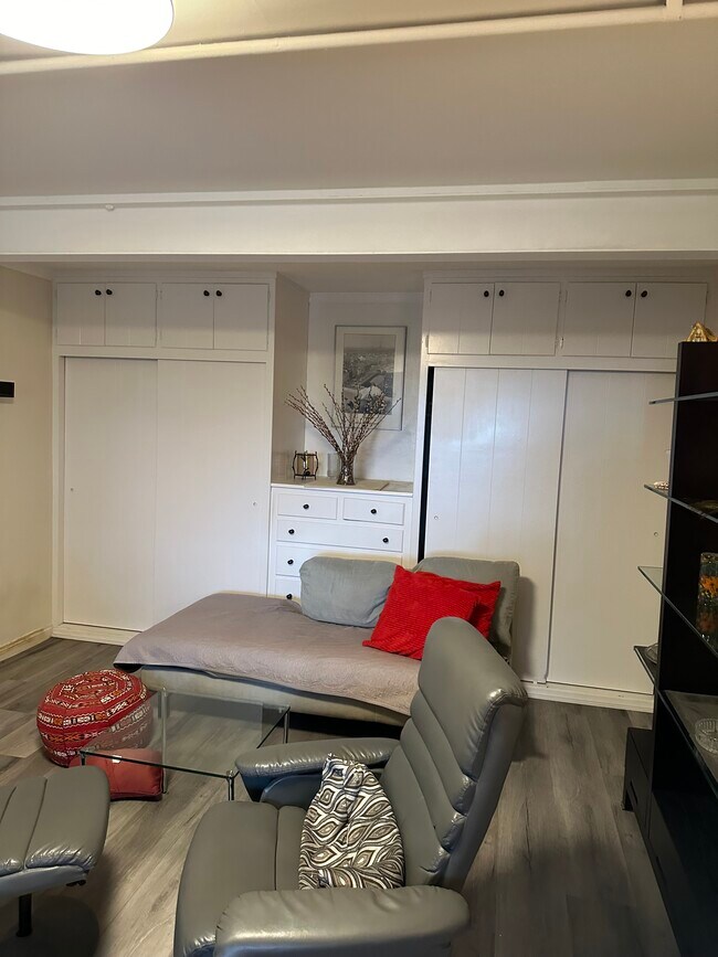 Building Photo - 10551 Commerce Ave