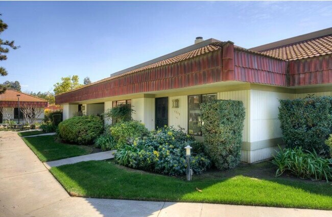Building Photo - 4908 N Sequoia Dr