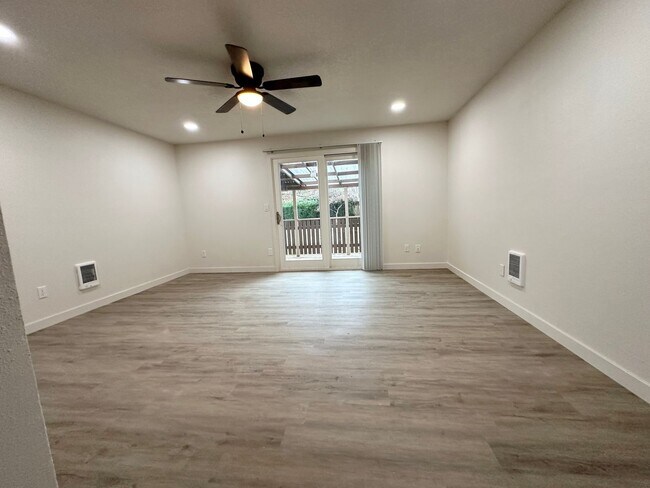 Foto del edificio - 3 Bedroom Cornelius Duplex, with Lots of U...