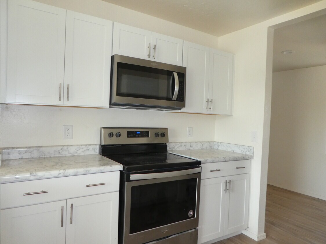 Foto principal - 1223 E Spence Ave