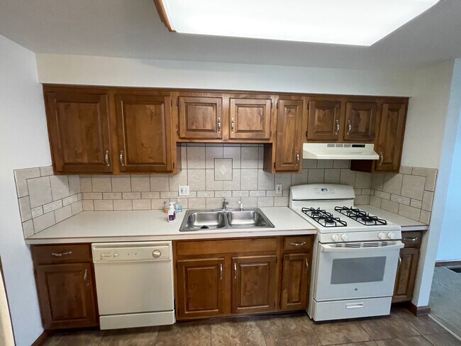 Foto del edificio - 1936 Tennyson Ave NE