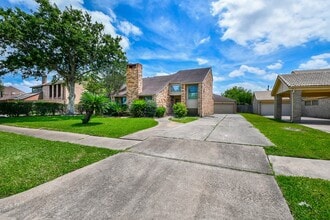 Building Photo - 11907 Pepperdine Ln