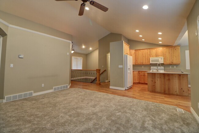 Building Photo - New reduced rent!