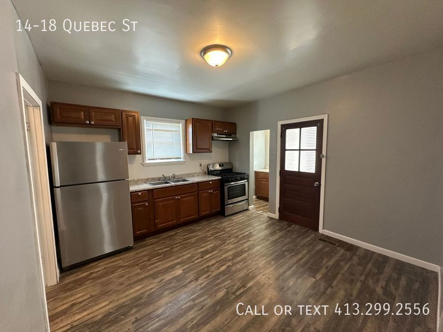 Primary Photo - Stunning One Bedroom Apartment Located in ...