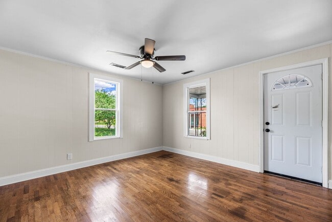 Building Photo - Knoxville 37921 - 2 Bedroom, 1 bath home -...