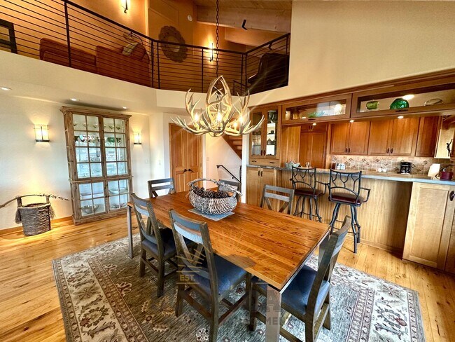 Building Photo - Panormic Lake Vew & Luxury Living in Tyrol...