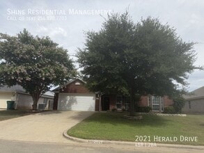 Building Photo - 2021 Herald Dr