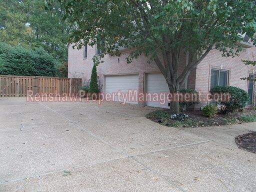 Building Photo - 2200 Lake Page Dr