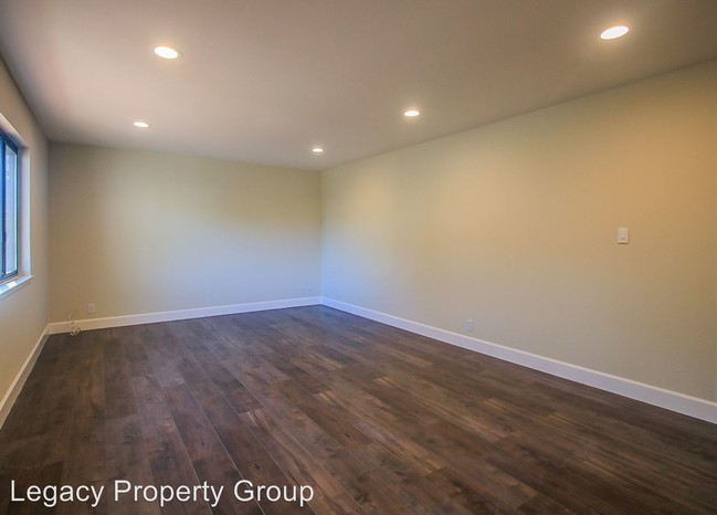 Building Photo - 2066 Lockwood Dr