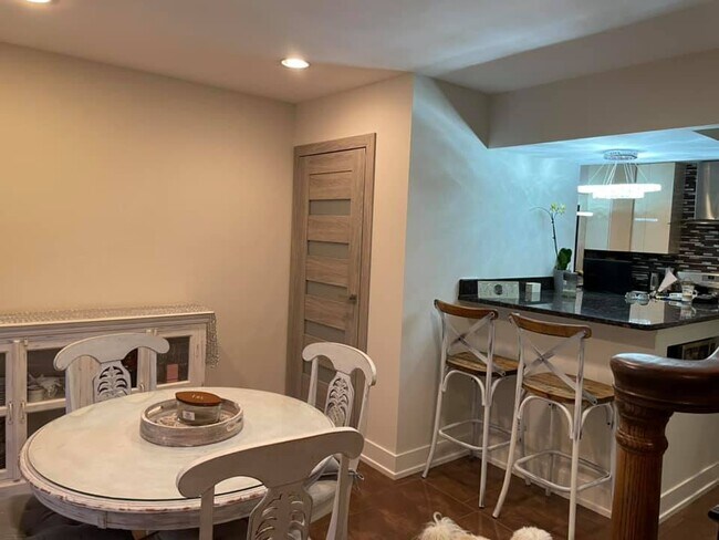 Foto del edificio - 4840 N Mulligan Ave