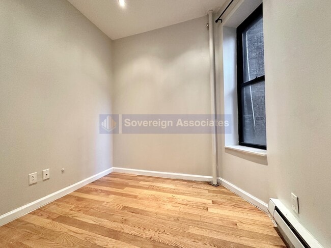 Building Photo - 216 W 108th St