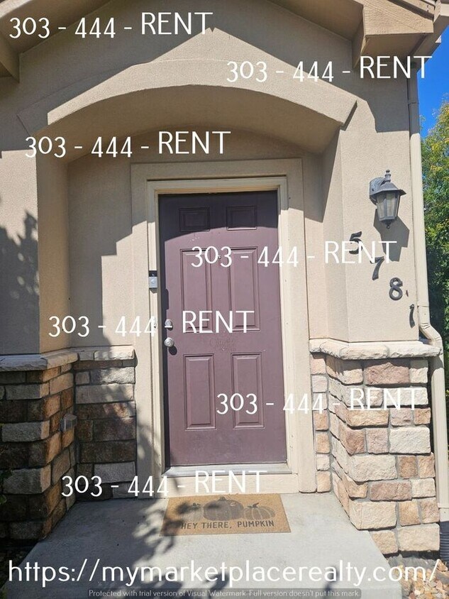 Foto principal - Make this your new home in time for the ho...