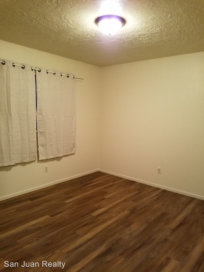 Building Photo - 2 br, 1 bath Apartment - 516 E 18th Street