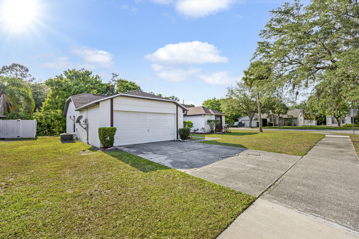 Primary Photo - 1873 Longleaf Rd