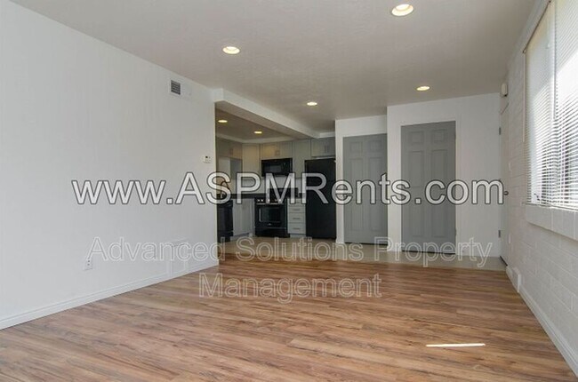 Foto del edificio - 619-623 E 5th Ave