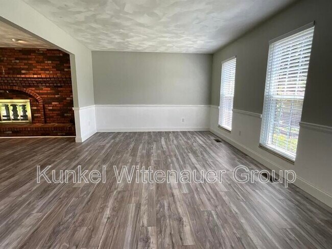 Building Photo - 30 Shallowbrook Dr