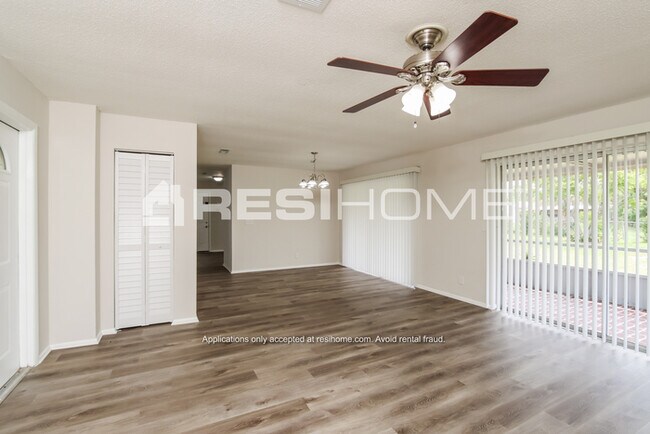 Foto del edificio - 960 Beechfern Ln