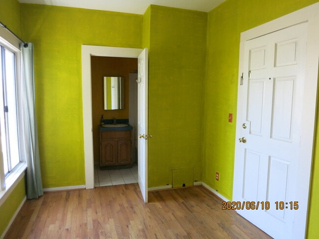Building Photo - 20 Rose Ave