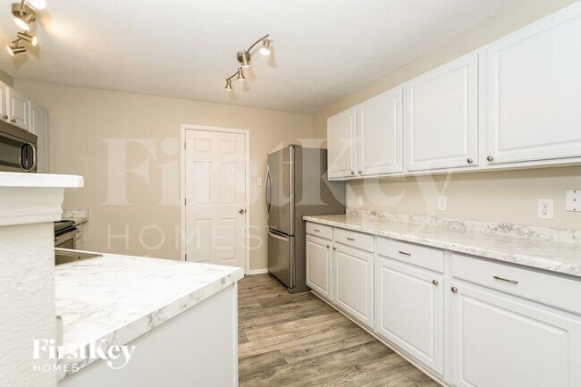 Foto del edificio - 6909 Maywood Cir