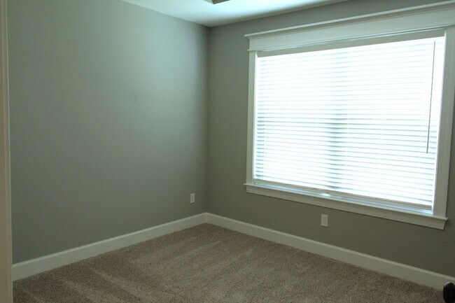Building Photo - Spacious 4-Bedroom Home with Modern Upgrad...