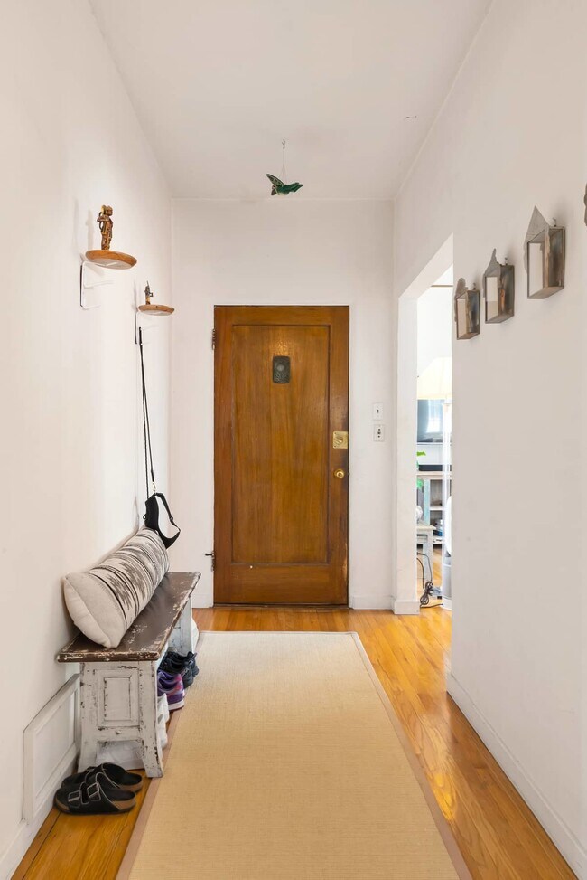 Foto del edificio - 1345 Hayworth Ave