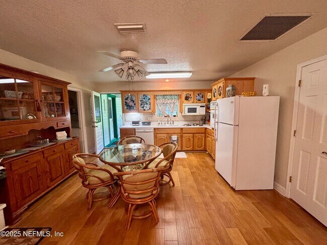 Foto del edificio - 15813 Butch Baine Dr