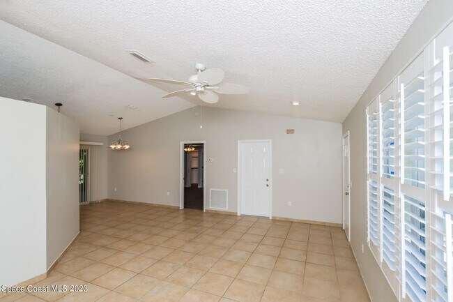 Foto del edificio - 1376 Hazel St NW