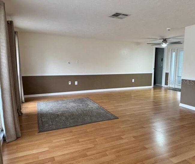 Foto del edificio - 8513 Sunflower Ln