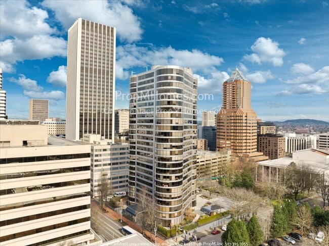 Building Photo - Live Your Best Life on Fifth Avenue! Stunn...
