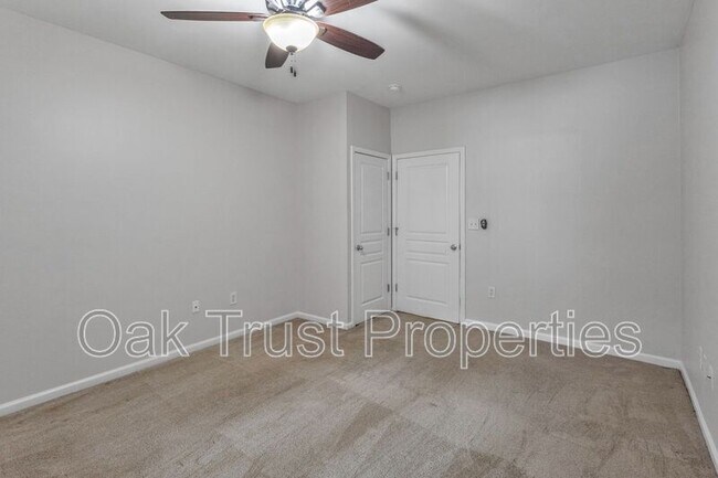 Foto del edificio - 100 Bucksley Ln