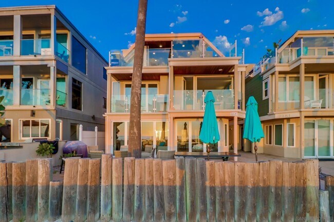 Foto del edificio - 2985 Ocean Front Walk