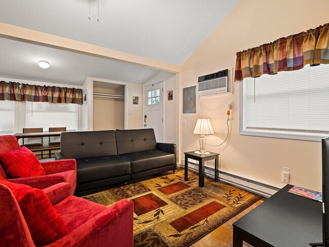 Foto del edificio - 5736 Lake Rd E
