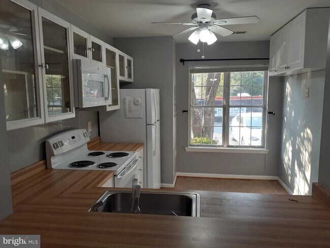 Building Photo - 2829 Yarling Ct