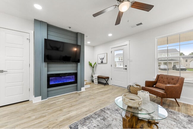 Photo - 1000 Middle Ln Townhome