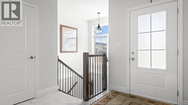 Photo du bâtiment - 236 McLellan Ave