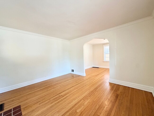 Building Photo - 5837 Hampton Ave