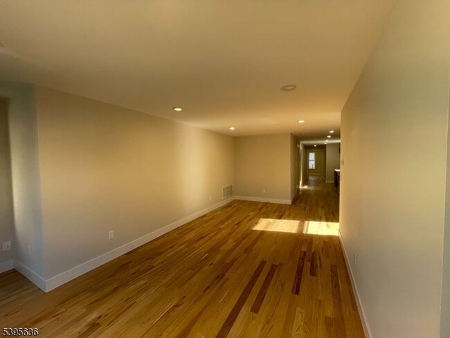 Foto del edificio - 119-121 Lewis St