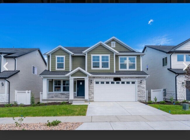 Building Photo - 13735 Devers Dr
