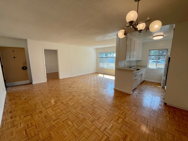Foto del edificio - 1251 N Fuller Ave