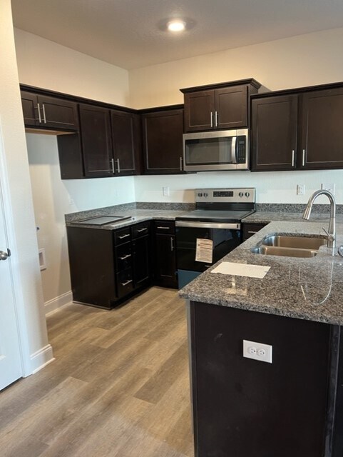 Foto del edificio - 818 Fairview Dr