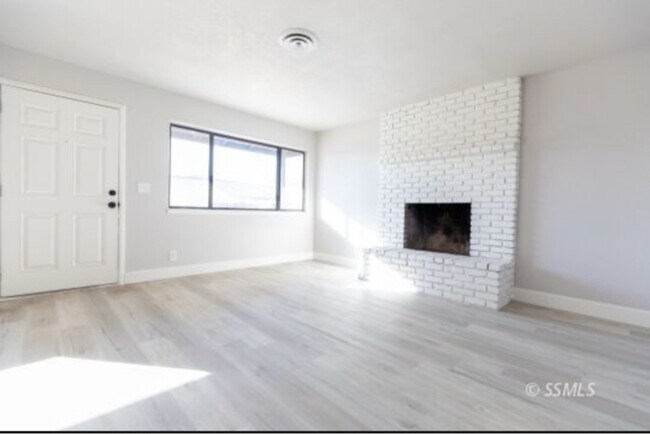 Foto del edificio - 608 E California Ave