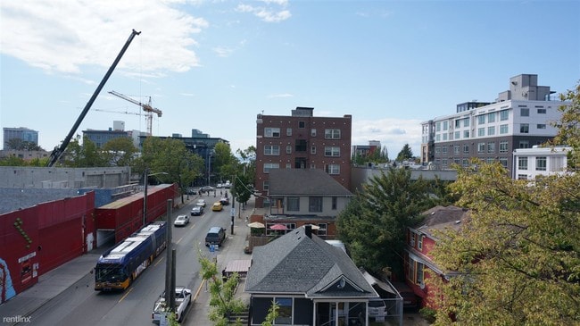 Building Photo - 200 10th Ave