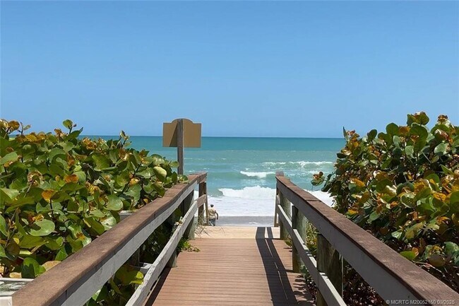 Foto del edificio - 9940 S Ocean Dr