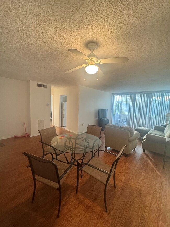 Foto del edificio - 500 Davis Rd