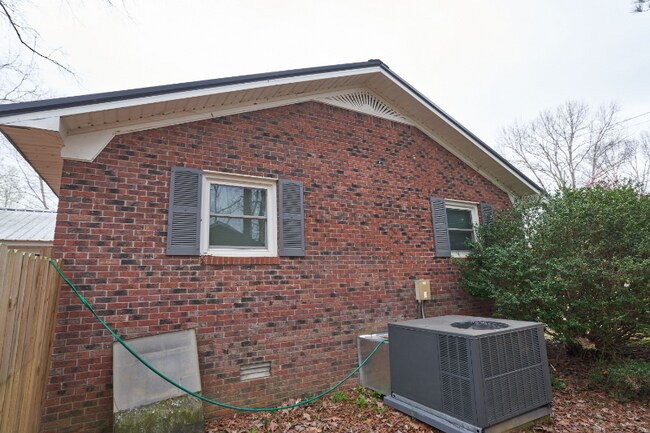 Building Photo - 96 Vine St