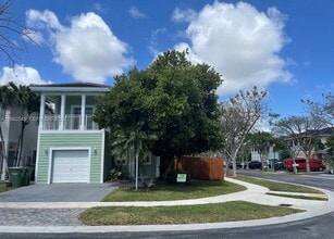 Building Photo - 390 NE 35th Ave