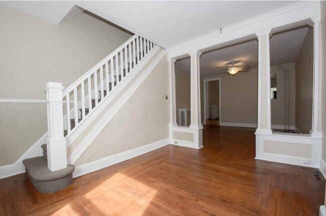 Building Photo - Incredible 4-Bedroom Townhouse in Roxborou...