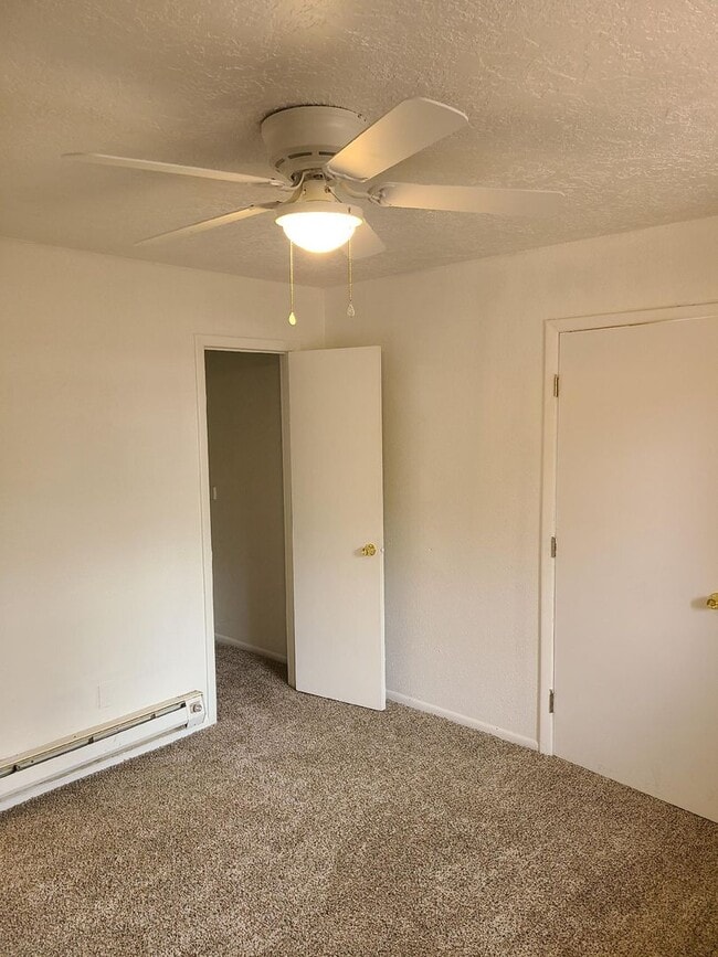 Building Photo - 915 Walter St SE