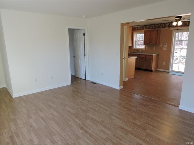 Building Photo - 211 Paw Paw Dr