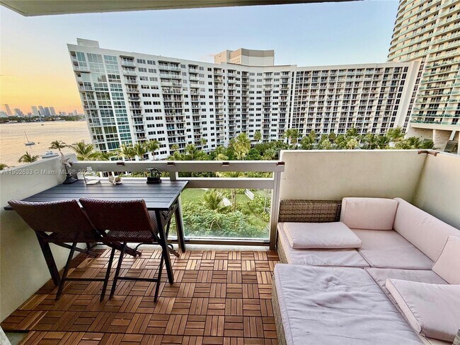Foto del edificio - 1500 Bay Rd